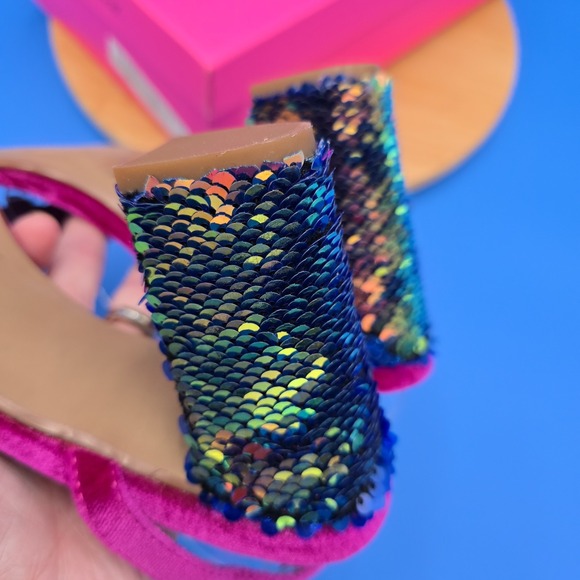 NEW Betsey Johnson 'ILIANA' Magenta Velvet‎ Strappy Flip Sequin Block Heels 7.5 - Picture 8 of 11